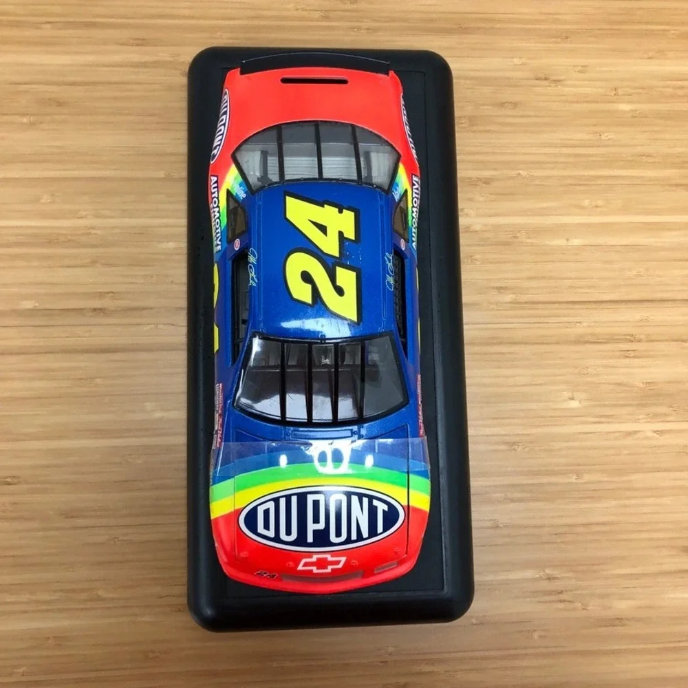 Action Performance Jeff Gordon 24 1:24 Adult Rainbow DuPont Chevrolet Lumina Car